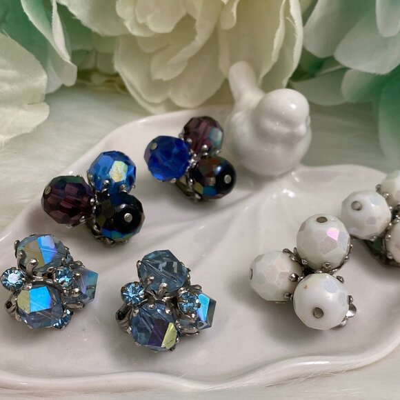 VOGUE TRIO VINTAGE BEADED CLIP EARRINGS - Picture 2 of 7